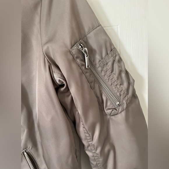 The Group by Babaton Gilman Bomber - Picture 9 of 14